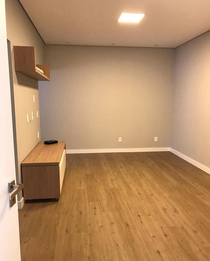 Piso laminado instalado em quarto
